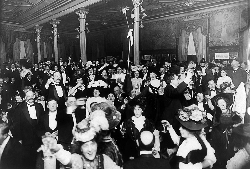 New-yorkais célébrant le nouvel an au Restaurant Martin, 31 décembre 1906. © Montauk Photo Concern.