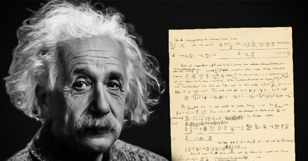 Portrait d'Albert Einstein. En fond, manuscrit Einstein-Besso. © Christie’s.